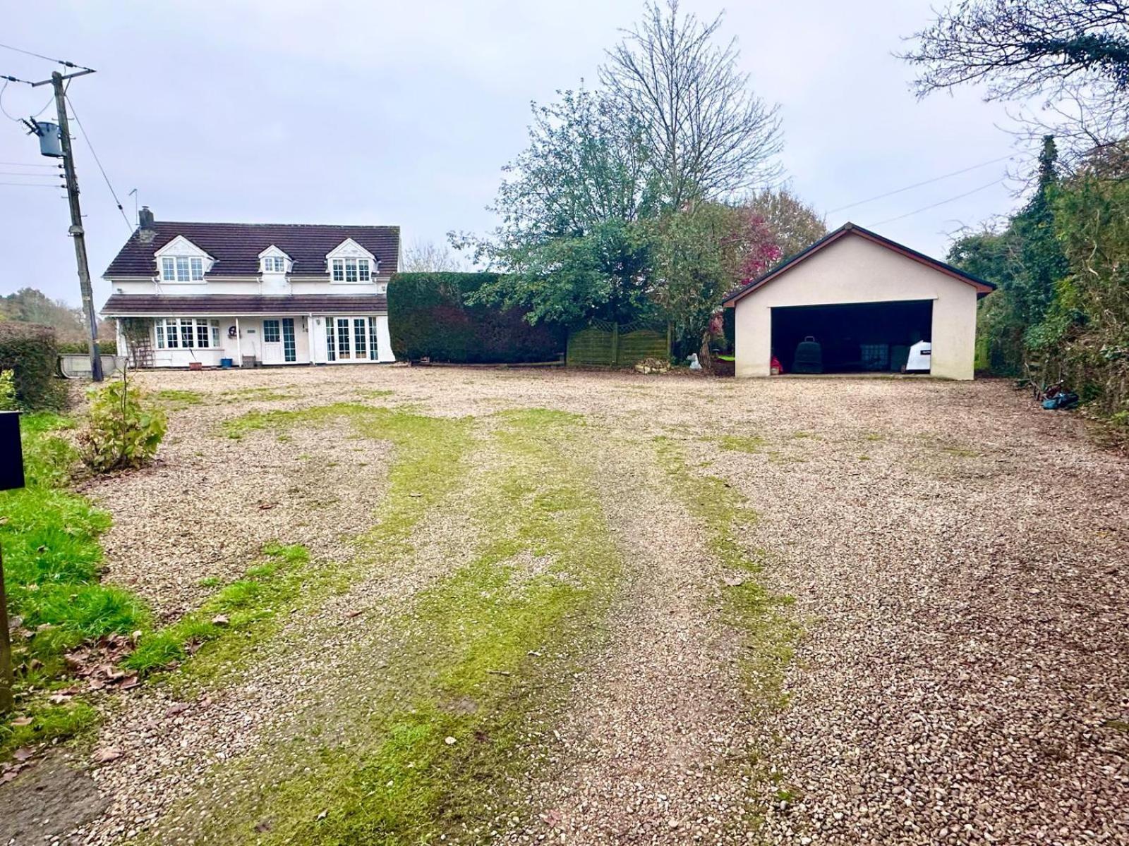 A Rural 4 Bed Detached Home Bryngwyn 外观 照片